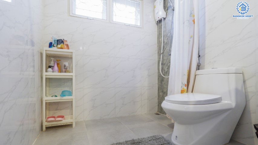 *****บ้านแฝดมือสองย่านนนทบุรี ม.ซื่อตรง รัตนาธิเบศร์ เนื้อที่ 36 ตร.ว. ฟังก์ชัน 3 ห้องนอน 3 ห้องน้ำ 1 ที่จอด แถมฟรี! 4 เครื่องปรับอากาศ 1 เครื่องทำน้ำอุ่น 1 เครื่องดูดควัน บนทำเลยอดเยี่ยม เพียง 3 นาทีถึงรถไฟฟ้าสาสยสีม่วง "สถานีไทรม้า" ใกล้เซ็นทรัล รัตนาธิเบศร์ และทางด่วน "งามวงศ์วาน"